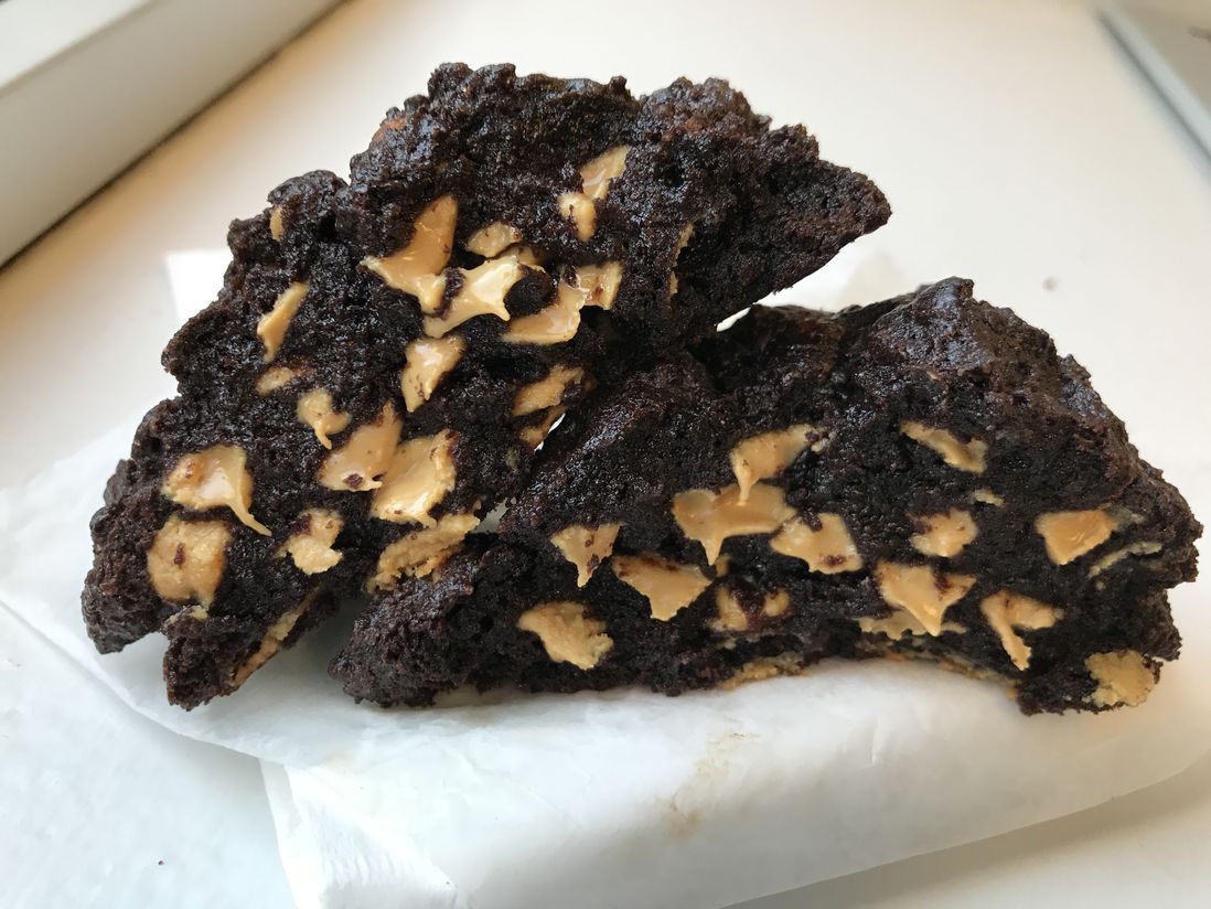 A cross-section of the chocolate peanut butter chip cookies<br>(Jen Chung / Gothamist)